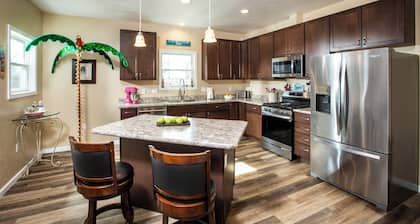 Spacious and quiet 2 bedroom home at the End of the Road, near Hospital/Downtown