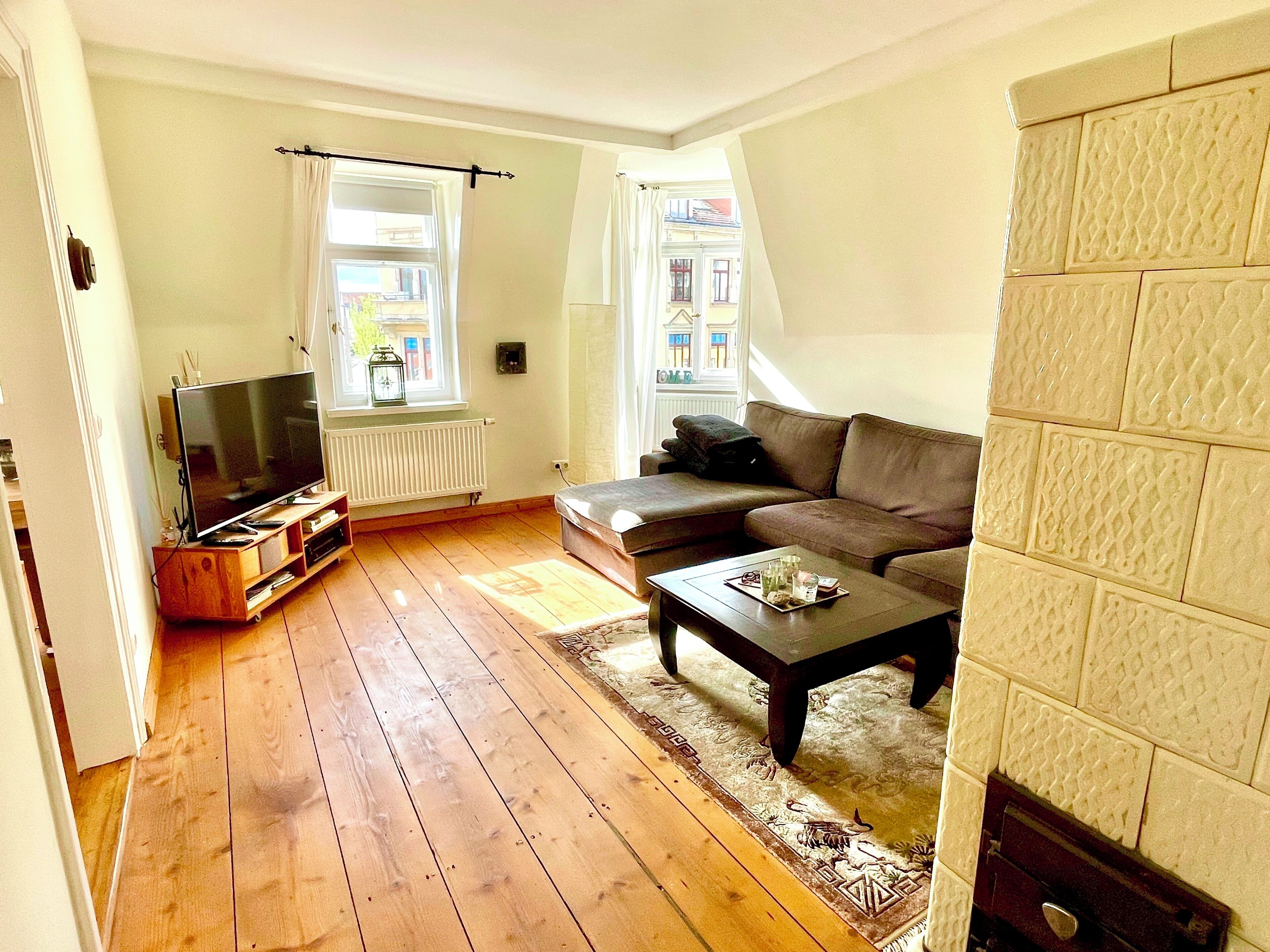 Una Smart TV, un reproductor estéreo