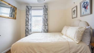 2 bedrooms, iron/ironing board