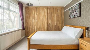 2 chambres, fer et planche à repasser