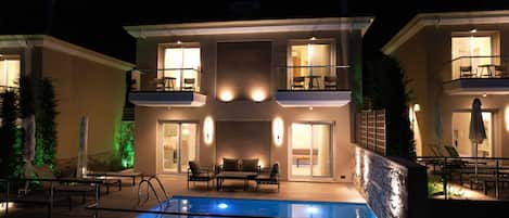 Luxury Villa | Front of property