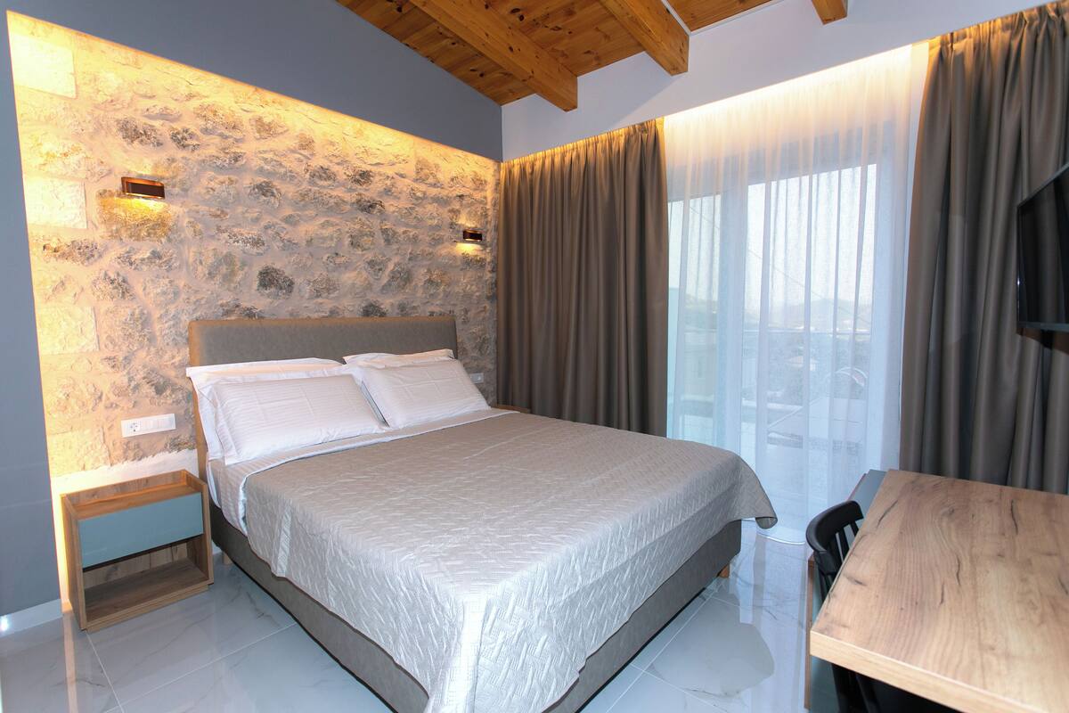 Luxury Condo | 1 bilik tidur, peralatan tempat tidur premium, meja