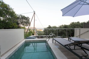 Luxury Condo | Terrace/patio