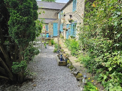 Rose Cottage - Cosy Cottage in Millers Dale