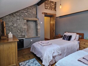 2 bedrooms, iron/ironing board, free WiFi, bed sheets