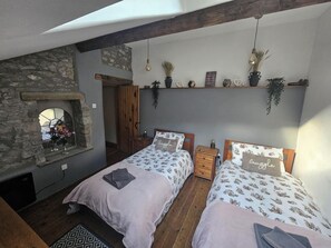 2 bedrooms, iron/ironing board, free WiFi, bed sheets - Rose Cottage - Cosy Cottage in Millers Dale (Buxton)