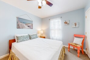 5 bedrooms, internet, bed sheets - Family Tides | House in Port Isabel steps from the water - game room (Port Isabel)