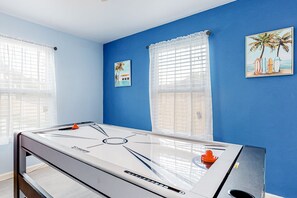Game room - Family Tides | House in Port Isabel steps from the water - game room (Port Isabel)
