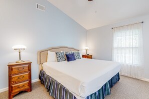 5 bedrooms, internet, bed sheets - Family Tides | House in Port Isabel steps from the water - game room (Port Isabel)