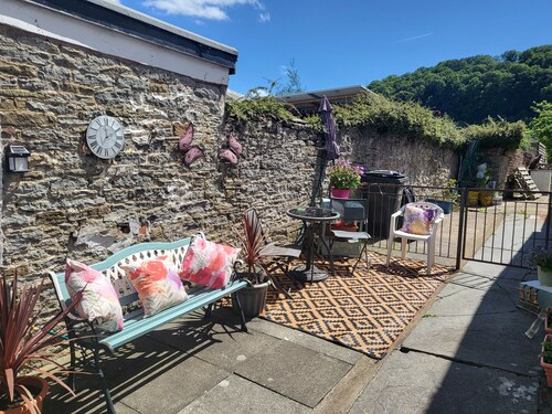 23A High St