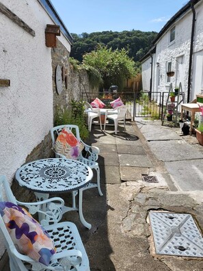 Exterior detail - 23A High St (Knighton)