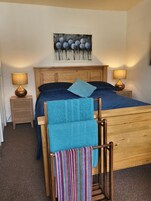 Design Double Room, 1 King Bed | Laptop workspace, free WiFi