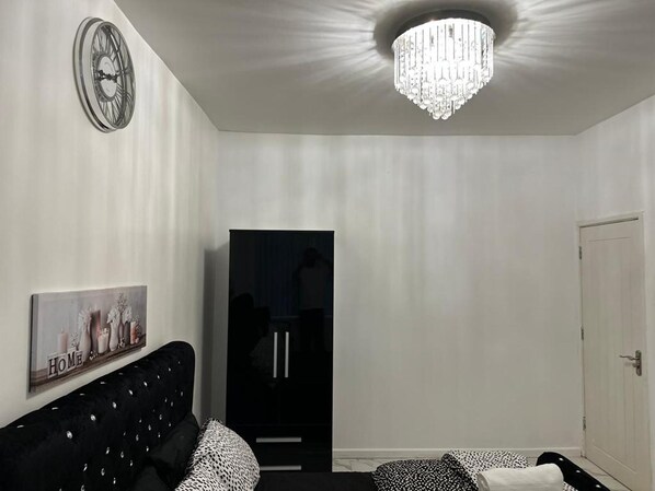 House, 1 Queen Bed | 1 bedroom, free WiFi - Stunning 1 Double Bedroom in Longsight Manchester (Manchester)