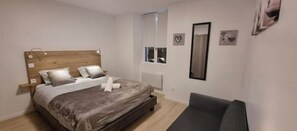 3 chambres, lit parapluie, Wi-Fi, draps fournis