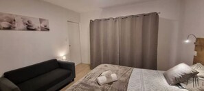 3 bedrooms, travel cot, WiFi, bed sheets