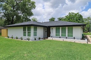 Exterior - Updated Modern Northeast Home (Houston)