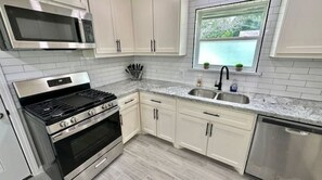 Private kitchen - Updated Modern Northeast Home (Houston)