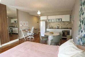 1 bedroom, iron/ironing board, free WiFi, bed sheets