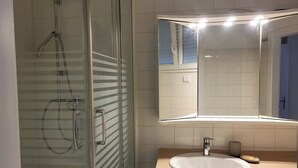 Hårføner og håndklær