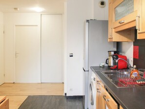 Réfrigérateur, micro-ondes, four, cafetière/bouilloire