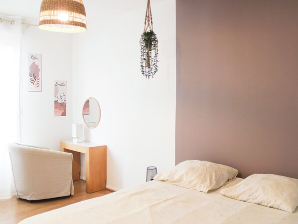 3 chambres, fer et planche à repasser, Wi-Fi, draps fournis