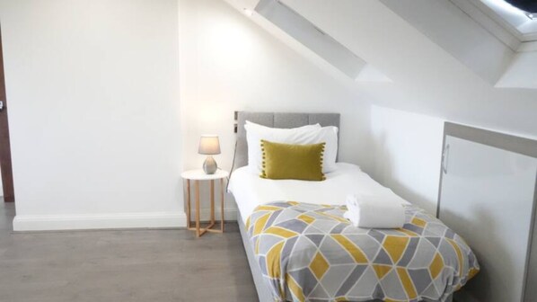 1 quarto, ferros/tábuas de passar roupa, Wi-Fi, roupa de cama