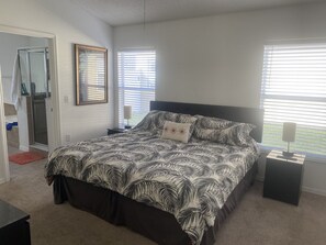 4 Schlafzimmer, Schreibtisch, Bügeleisen/Bügelbrett, Reisekinderbett