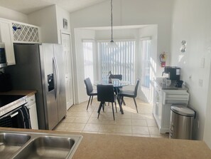 冷蔵庫、電子レンジ、オーブン、食器洗い機