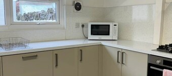 3 Bed Retreat Cardiff Free Parking Long Stays and Short Stay