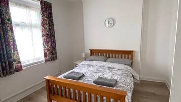 3 Schlafzimmer, Schreibtisch, Bügeleisen/Bügelbrett, WLAN