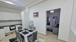Apartamento conforto | Opções para refeição no quarto