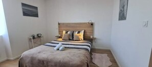 3 bedrooms, bed sheets