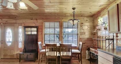 Cozy Lake Cabin