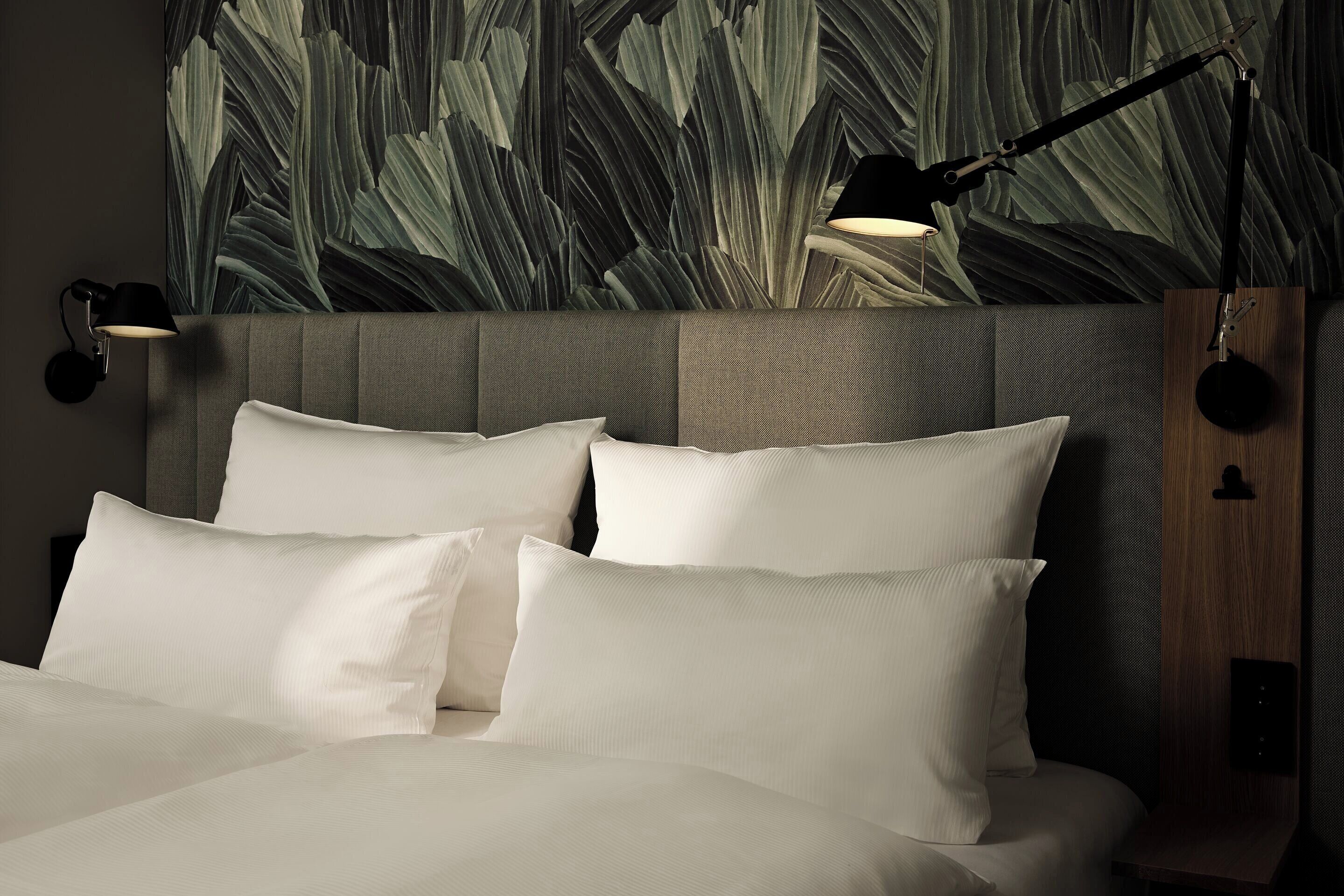 Zimmersafe, Schreibtisch, kostenloses WLAN, Bettwäsche