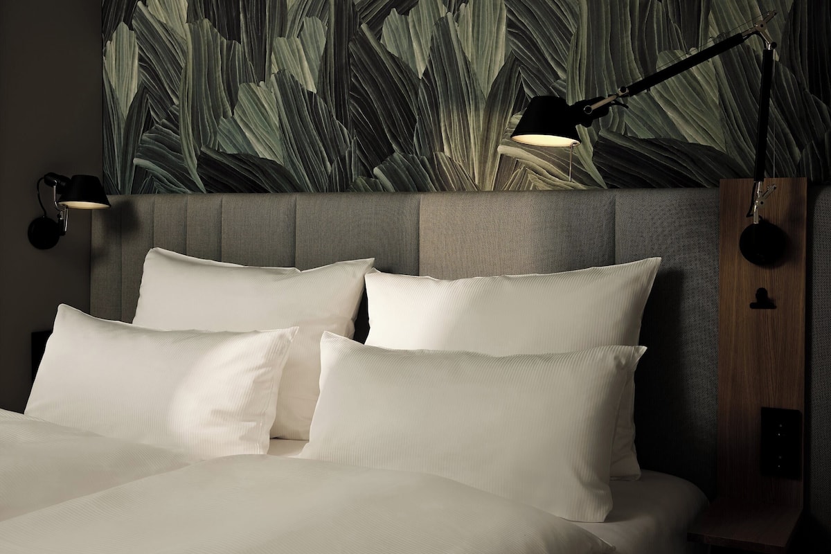 Zimmersafe, Schreibtisch, kostenloses WLAN, Bettwäsche