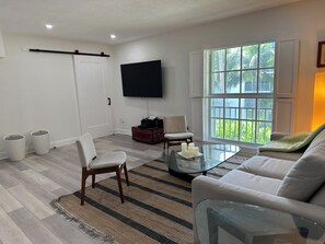 Smart TV - Key Biscayne 2 bedrooms sleeps 4 walk 2 beach shops (Key Biscayne)