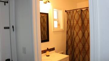 Hårføner, håndklær, såpe og sjampo