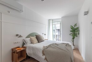 In-room safe, laptop workspace, soundproofing, free WiFi