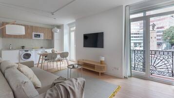 LĂ€genhet - 2 sovrum - balkong (5 PAX) | Vardagsrum | Smart-tv