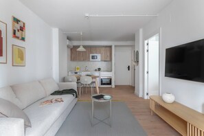 冰箱、微波炉、烤箱、炉灶