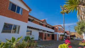 Vista frontal de la propiedad