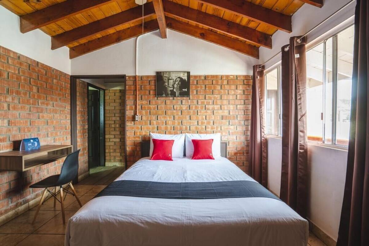 Basic Double or Twin Room | WiFi (free)
