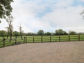 Cottage | Property grounds