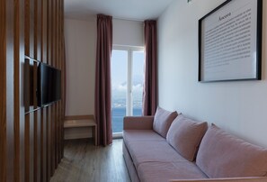 Leilighet – comfort | Oppholdsområde | LED-TV