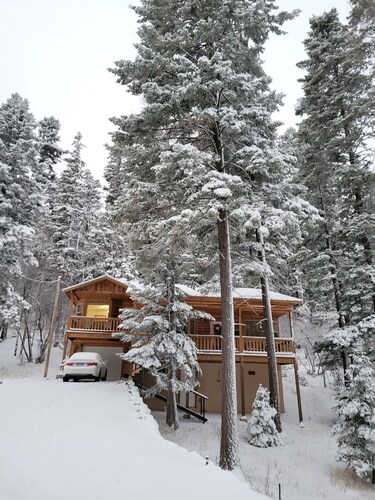 Woodlands Way Chalet- A cozy get-away in Cloudcroft NM.

