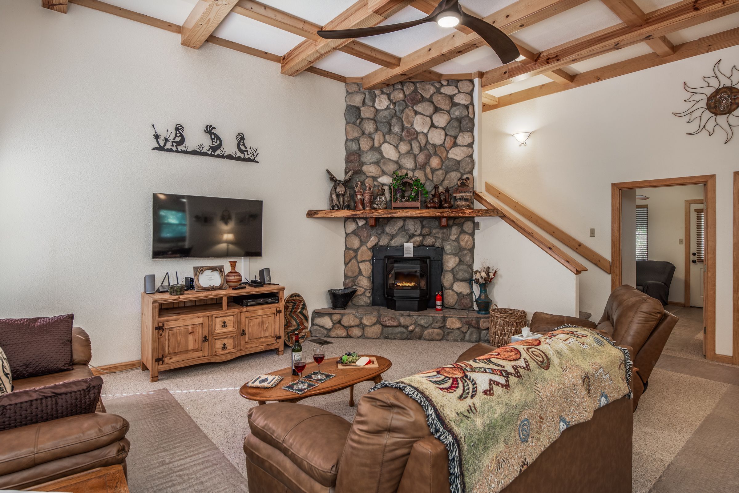 Smart TV, fireplace, music library, stereo
