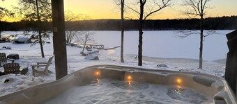Lakeside Lodge with Studio Apartment
