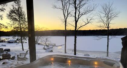 Lakeside Lodge with Studio Apartment