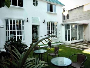 Outdoor dining - Suite 2 Acogedora Club de Golf (Ciudad de México)