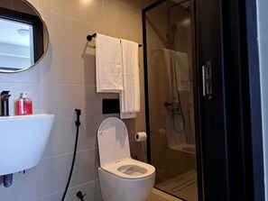 Toallas, jabón, champú y papel higiénico